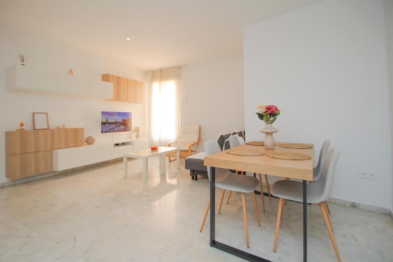 Modern Apt - Luxe Queen Bed - Walk To Isla Magica Seville Exterior photo